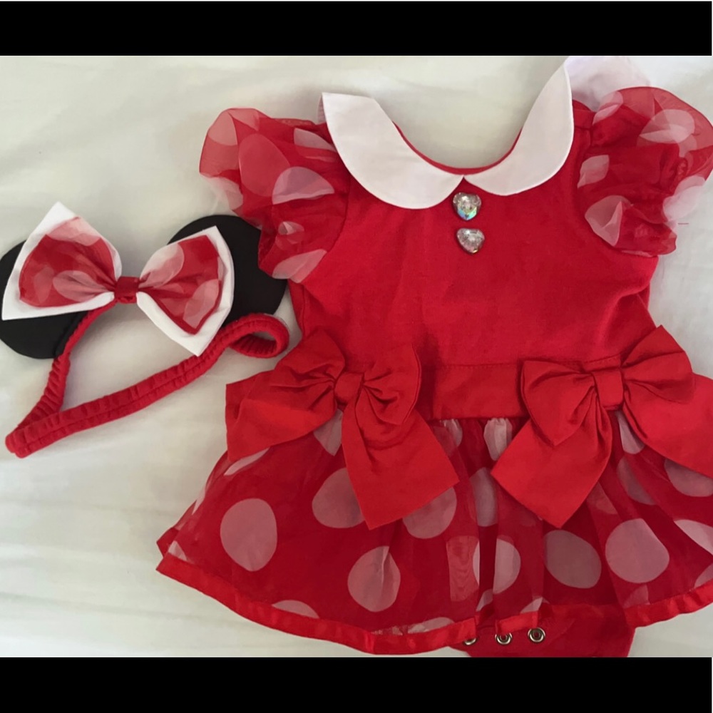 Baby’s size 0-3 Minnie Mouse costume